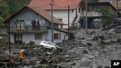 Đất chuồi sau lũ lụt tại làng Topcic polje gần Zenica, 120km phía bắc Sarajevo, 15/5/2014.