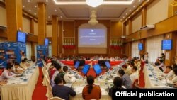 ၁၅ ကြိမ်မြောက် ပြည်ထောင်စု ငြိမ်းချမ်းရေးဆွေးနွေးမှု ပူးတွဲကော်မတီ (UPDJC) အစည်းအဝေးကျင်းပစဉ်။ (ဇွန်၂၉၊ ဓာတ်ပုံ- နိုင်ငံတော် အတိုင်ပင်ခံရုံး)