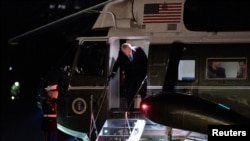 特朗普)在空军一号上向记者表示,他预期中国国家主席习近平将访美,两国之间“有可能”达成新的贸易协议。(路透社:2025年2月20日)