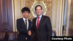 黄之锋会见鲁比奥参议员(香港众志的秘书长黄之锋脸书图片)