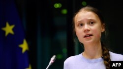 သဘာဝပတ်ဝန်းကျင်အရေး တက်ကြွလှုပ်ရှားသူ Greta Thunberg ဥရောပပါလီမန်မှာ မိန့်ခွန်းပြောနေစဉ် (မတ်လ ၄ က်၊ ၂၀၂၀)