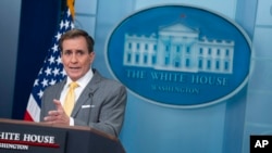 Координатор Ради національної безпеки США Джон Кірбі під час брифінгу 9 січня: щонайменше одна з північнокорейських ракет влучила по Харкову. (AP Photo/Evan Vucci)