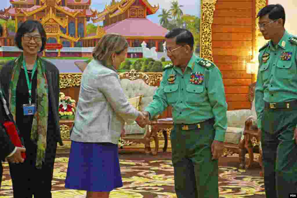 ဗွီအိုအေ ညွန်ကြားရေးမှုး နှင့် မြန်မာတပ်မတော်ကာကွယ်ရေးဦးစီးချုပ် ဗိုလ်ချုပ်မှုးကြီးမင်းအောင်လှိုင်တို့တွေ့ဆုံ 