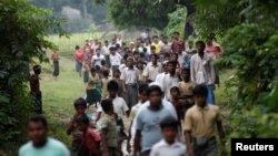 မောင်တောမြို့နယ်တွင်းက မူဆလင်ကျေးရွာသားများ။ (အောက်တိုဘာ ၂၇၊ ၂၀၁၆)