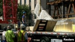 ဘာလင်တံတိုင်း ရဲ့ အစိတ်အပိုင်းကြီးတခု အမေရိကန်ပြည်ထောင်စု၊ ဝါရှင်တန်မြို့တော်၊ နိုင်ငံခြားရေးဌာန ကို ရောက်ရှိ။