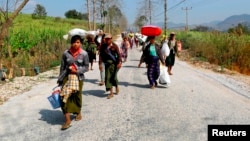 ၂၀၁၅ လောက်ကိုင် တိုက်ပွဲကြောင့် ဒေသခံများ ထွကေ်ပြးလာစဉ်