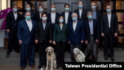 台湾总统蔡英文4月15日在台北宴请美国总统拜登派遣的美国资深访台团一行。(台湾总统府图片)