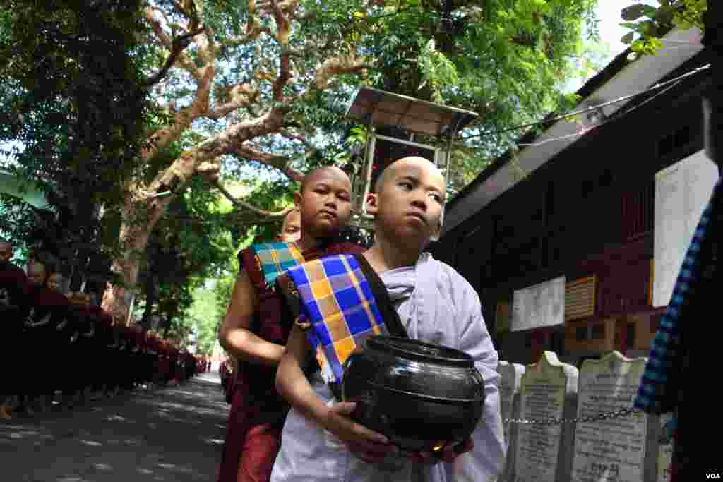 မန္တလေးမြို့ အထင်ကရ မဟာဂန္ဓာရုံ ကျောင်းတိုက်ကြီးရဲ့ ကိုဗစ်ကာလမြင်ကွင်း။ (သြဂုတ် ၂၈၊ ၂၀၂၀)