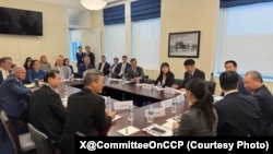 美国众议院中共问题特设委员会主席穆勒纳尔众议院与该特设委员会成员会晤台湾陆委会主委邱垂正与驻美国台北经济文化代表处代表俞大㵢。(2025年9月10日)