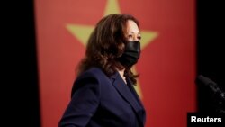 ဗီယက်နမ်နိုင်ငံ ဟနွိုင်ကိုရောက်ရှိသော အမရေိကန်ဒုသမ္မတ Kamala Harris (ဓာတ်ပုံ - Reuters)