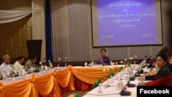 ဇူလိုင်လ ၅ရက်က နေပြည်တော်ရှိ Horizon Lake View ဟိုတယ်၌ ကျင်းပသော နိုင်ငံတော် အတိုင်ပင်ခံ ပုဂ္ဂိုလ်နှင့် ပြည်ထောင်စုငြိမ်းချမ်းရေး ညီလာခံ- (၂၁) ရာစု ပင်လုံအကြို ပြင်ဆင်ရေး ကော်မတီ တွေ့ဆုံဆွေးနွေးသည့် အစည်းအဝေး။ ဓါတ်ပုံ - (Myanmar State Counsellor Office)