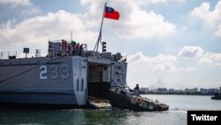 台湾汉光36号演习第2天,海军在左营军港为联合登陆作战操演进行准备(2020年7月14日, 取自台湾国防部推特)