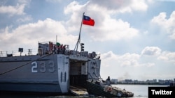 台湾汉光36号演习第2天,海军在左营军港为联合登陆作战操演进行准备(2020年7月14日, 取自台湾国防部推特)