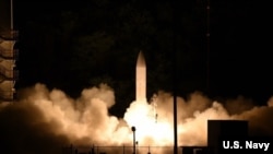 资料照片:美国在夏威夷进行超高音速导弹的发射试验(2020年3月19日)