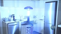 Готель медичного центру в Г'юстоні використовує роботів для знищення вірусів. Відео Готель медичного центру в Г'юстоні використовує роботів для знищення вірусів. Відео