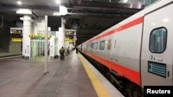 Ga tàu đi Rome vắng vẻ sau khi chính phủ Ý ra lệnh cách ly khu vực phía bắc Bologna vào ngày 8/3/2020.