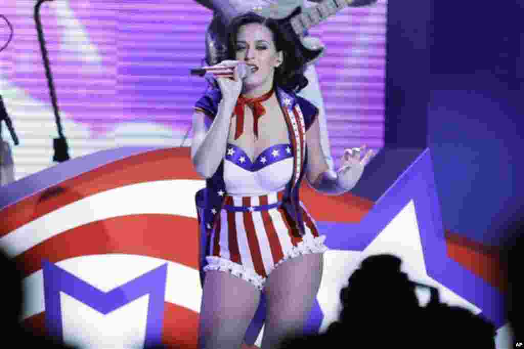 凯蒂·佩里在《儿童参加就职典礼:我们的孩子。 我们的未来》活动中演唱,这是第57届美国总统就职典礼周末活动的一部分(2013年1月19日)。