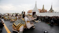 နတ်ရွာစံ ထိုင်းဘုရင်ကြီးကို ဆင်ဖြူကိုးကောင်နဲ့ ဂါရဝပြု နတ်ရွာစံ ထိုင်းဘုရင်ကြီးကို ဆင်ဖြူကိုးကောင်နဲ့ ဂါရဝပြု