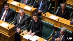နယူးဇီလန်ဝန်ကြီးချုပ် Jacinda Ardern လွှတ်တော်အတွင်းပြောကြားစဉ်