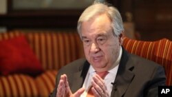 资料照片:联合国秘书长古特雷斯在巴基斯坦拉合尔接受美联社采访。(2020年2月18日)