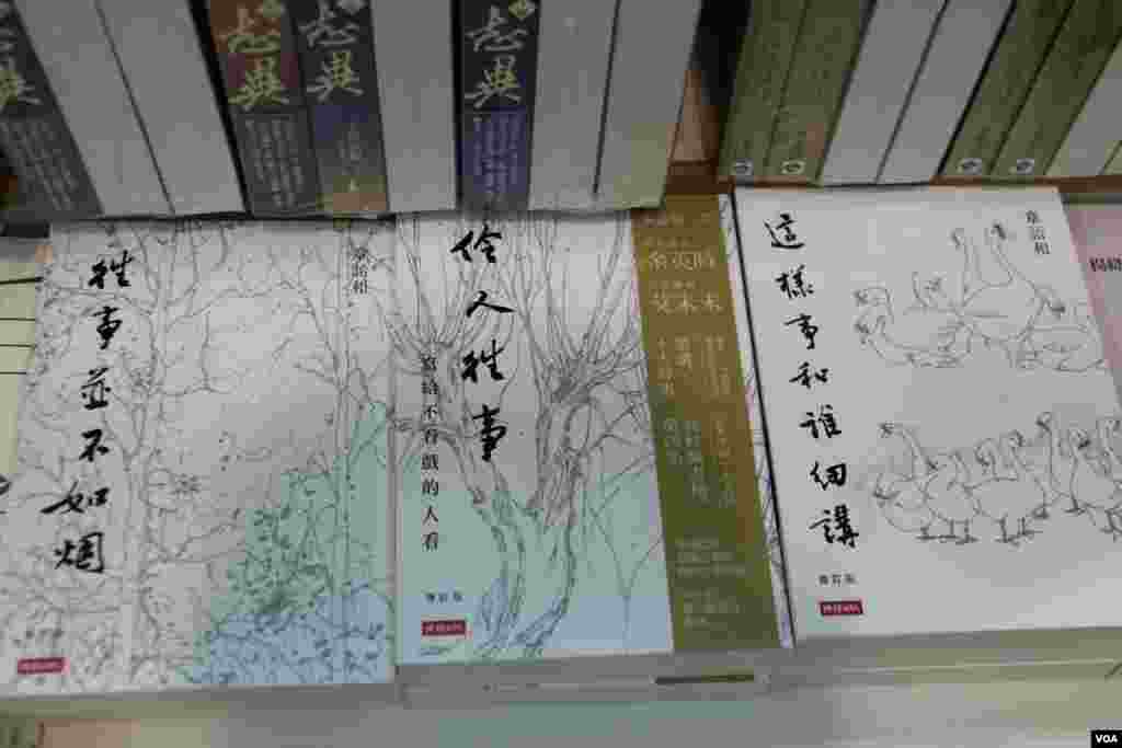 第26届香港书展星期三开幕(美国之音海彦拍摄)