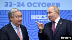 在喀山举行的金砖国家峰会,俄罗斯总统普京与联合国秘书长古特雷斯举行了会谈。这是两人自2022年4月以来的首次会晤,该会晤遭到乌克兰强烈批评。(路透社:2024年10月25日)