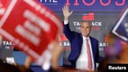 美国国会众议院少数党领袖麦卡锡有望带领共和党人从民主党人手中夺取众议院控制权。（路透社2022年11月9日）