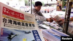 资料照:北京街头报摊上的环球时报