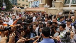 បទសម្ភាសន៍៖ អ្នកជំនាញចាប់ផ្តើមពិភាក្សារឿងបង្កើតក្រុមប្រឹក្សាសារព័ត៌មានជាតិដើម្បីលើកកម្ពស់សេរីភាពសារព័ត៌មាន  បទសម្ភាសន៍៖ អ្នកជំនាញចាប់ផ្តើមពិភាក្សារឿងបង្កើតក្រុមប្រឹក្សាសារព័ត៌មានជាតិដើម្បីលើកកម្ពស់សេរីភាពសារព័ត៌មាន