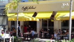 VOA英语视频: 防疫隔离措施逐渐放松 口罩社交距离仍不能免 VOA英语视频: 防疫隔离措施逐渐放松 口罩社交距离仍不能免