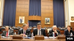 美中经济安全审议委员会2014年11月20日公布向国会提交的年度报告。(美国之音杨晨拍摄)