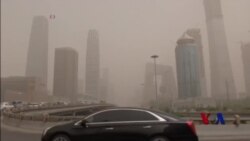 沙尘暴遮天蔽日 北京PM2.5飙升 沙尘暴遮天蔽日 北京PM2.5飙升