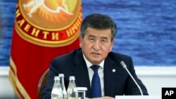 资料照-热恩别科夫在欧亚经济联盟政府间理事会上发表讲话。（2019年8月9日）