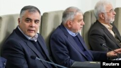 Menteri Perminyakan Iran Mohsen Paknejad (kiri) dalam pertemuan di Teheran (foto: dok).