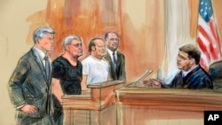 法庭素描显示帕尔纳斯和弗鲁曼在律师陪同下出庭面对联邦法官纳赫马诺夫。(2019年10月10日)