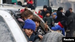 သူပုန်ထိန်းချုပ်ထားတဲ့ အလက်ပိုမြို့ကနေ ရွှေ့ပြောင်းဖို့ ပြင်နေတဲ့ ဒေသခံများ