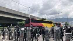 ဟောင်ကောင်ဆန္ဒပြသူတွေ လေဆိပ်သွားလမ်းတွေ ပိတ်ဆို့ ဟောင်ကောင်ဆန္ဒပြသူတွေ လေဆိပ်သွားလမ်းတွေ ပိတ်ဆို့