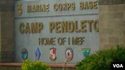 南加州彭德尔顿基地入口地标(美国之音国符拍摄)