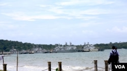 图为停在云朗海军基地的柬埔寨海军巡逻艇(2019年7月26日拍摄)。