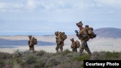 轮驻澳大利亚的美国海军陆战队2016年7月1日在达尔文附近训练(美国军方照片)