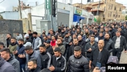 巴勒斯特人上街抗议哈马斯高级官员萨利赫·阿鲁里(Saleh al-Arouri)2024年1月2日在以色列的无人机袭击中丧生。(路透社)