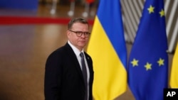 资料照片:芬兰总理佩里特·奥尔波抵达布鲁塞尔的欧洲理事会大楼参加一次欧盟峰会。(2024年12月19日)