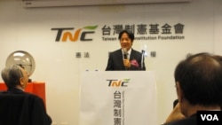 台湾前行政院长赖清德在制宪基金会开幕式上讲话 (美国之音张永泰拍摄)