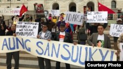 အောက်တိုဘာလ ၁ ရက်နေ့က Minnesota ပြည်နယ်မြို့တော် St. Paul မှာ မြန်မာတွေ ဆန္ဒပြကြစဉ်။