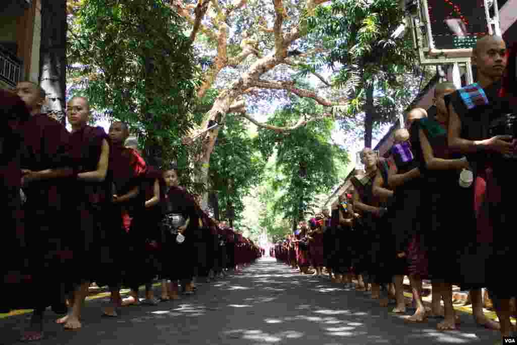 မန္တလေးမြို့ အထင်ကရ မဟာဂန္ဓာရုံ ကျောင်းတိုက်ကြီးရဲ့ ကိုဗစ်ကာလမြင်ကွင်း။ (သြဂုတ် ၂၈၊ ၂၀၂၀)