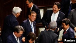 石破茂在东京国会众议院投票中赢得首相选举投票。(2024年11月11日)