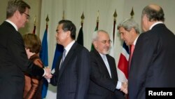 中国外长王毅(左2)伊朗外长扎里夫(右3)