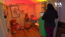 Як батьки побудували для доньки школу на власному подвір’ї. Відео