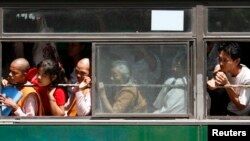 မြန်မာပြည်မှ အများပြည်သူသုံး ယာဉ်လိုင်း။