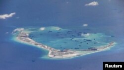 据报在有争议的南中国海美济礁附近发现中国船只。 (2017年5月21日)